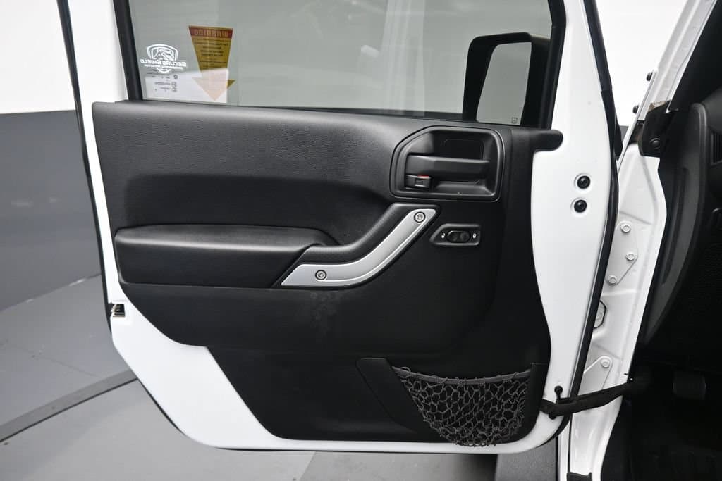 2016 Jeep Wrangler Unlimited Rubicon, photo 9 of 60