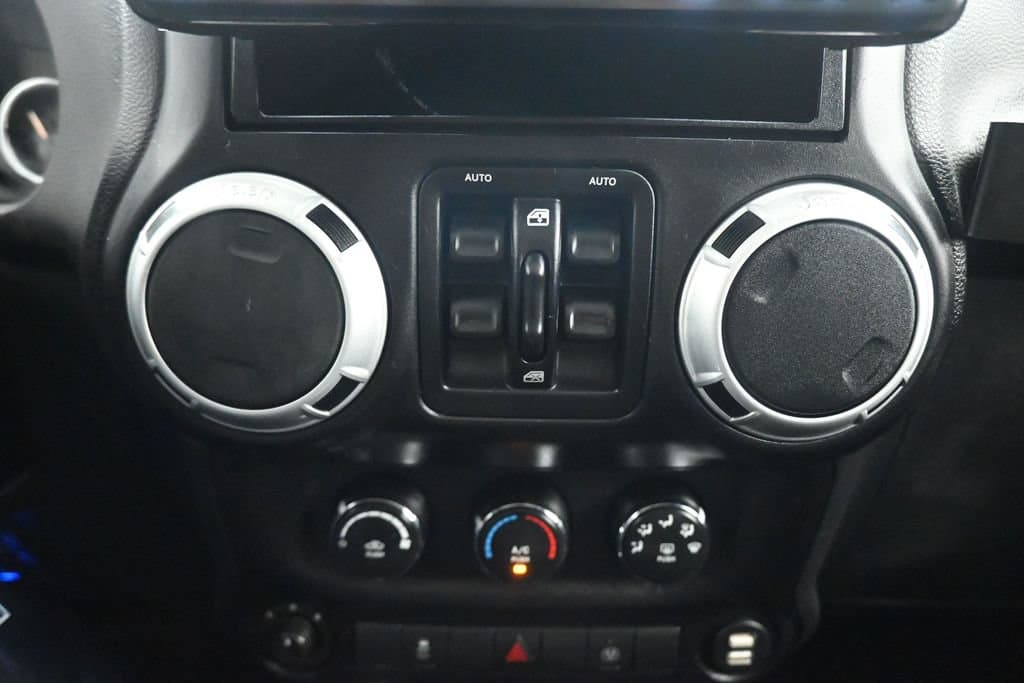 2016 Jeep Wrangler Unlimited Rubicon, photo 18 of 60
