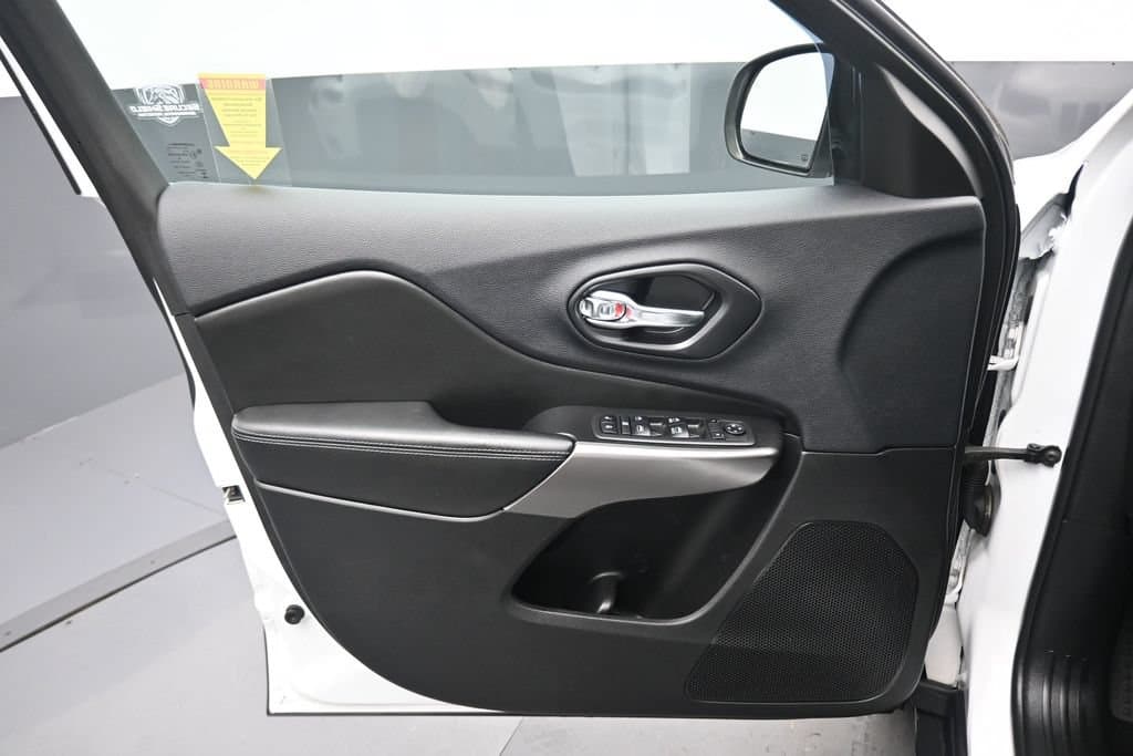 2019 Jeep Cherokee Latitude Plus, photo 9 of 60