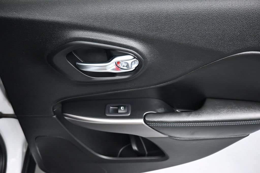2019 Jeep Cherokee Latitude Plus, photo 37 of 60