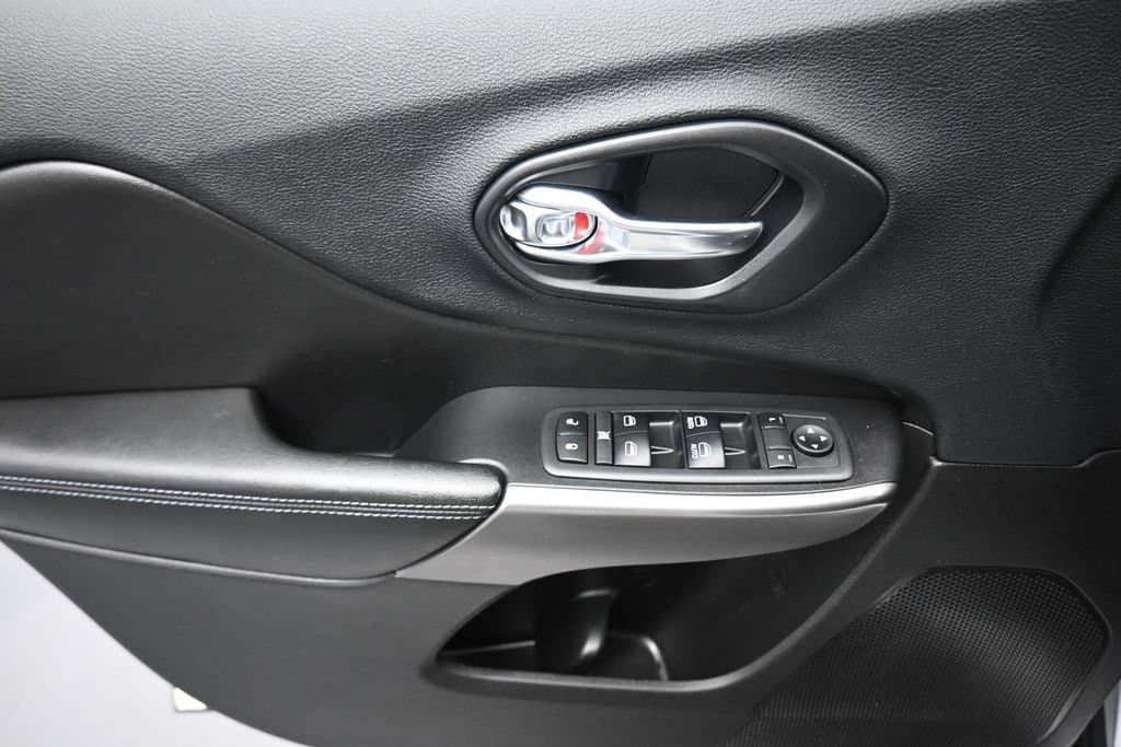 2019 Jeep Cherokee Latitude Plus, photo 10 of 60
