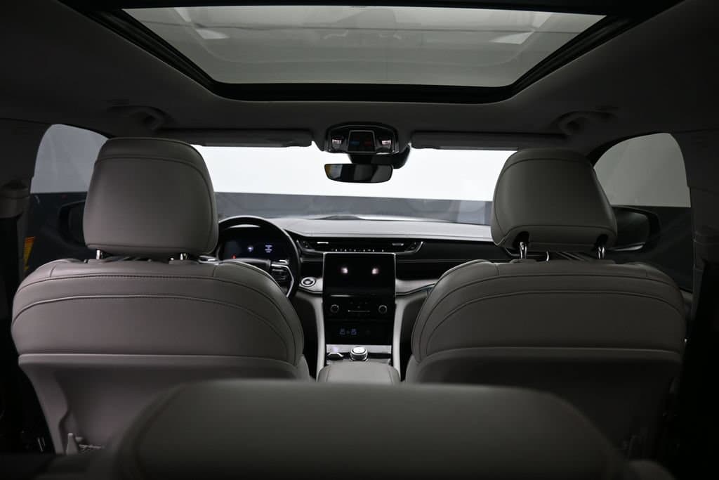 2021 Jeep Grand Cherokee L Overland, photo 47 of 79