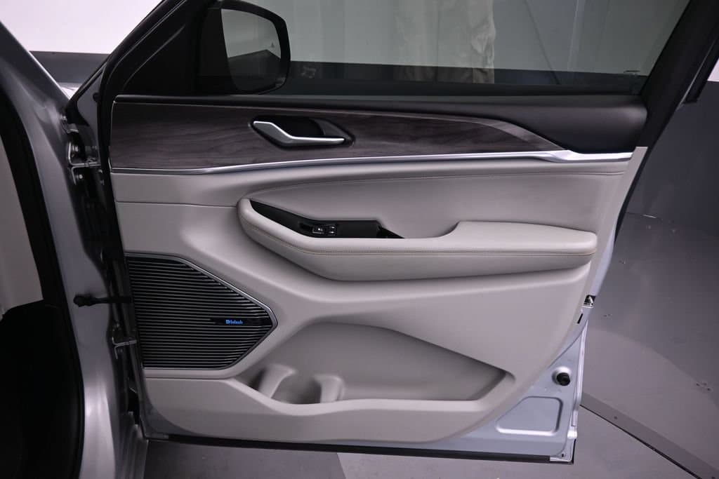 2021 Jeep Grand Cherokee L Overland, photo 57 of 79