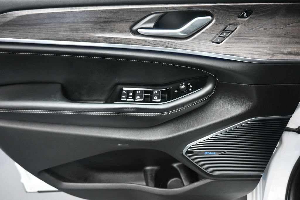 2023 Jeep Grand Cherokee Overland 4xe, photo 10 of 71