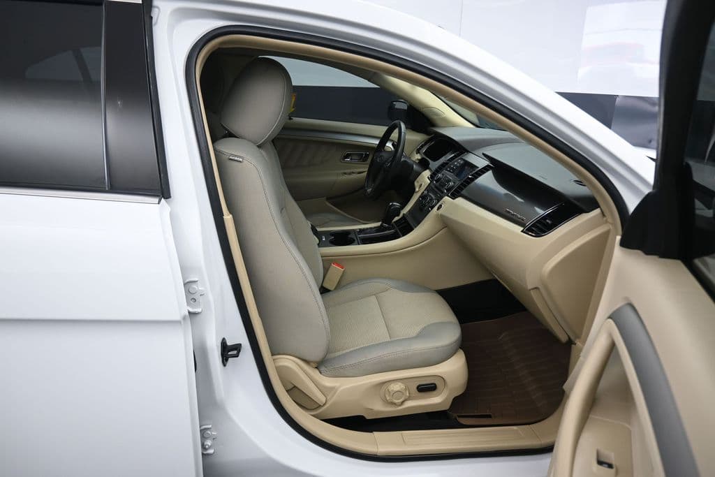 2018 Ford Taurus SEL, photo 38 of 55