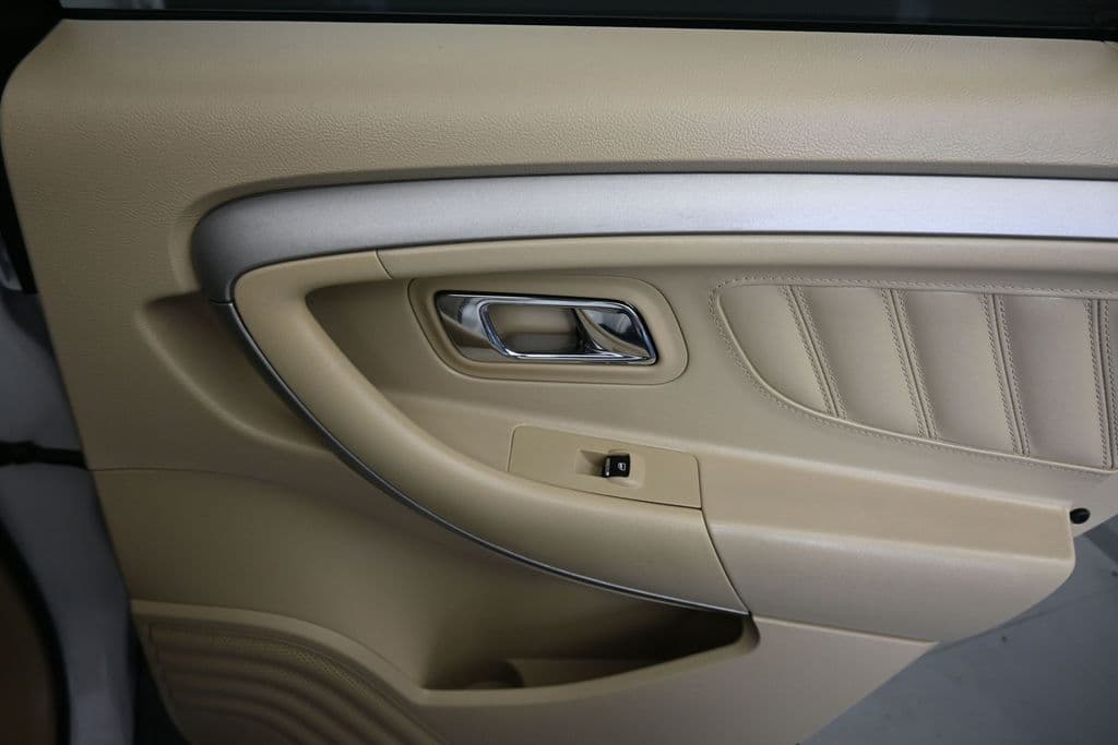 2018 Ford Taurus SEL, photo 33 of 55