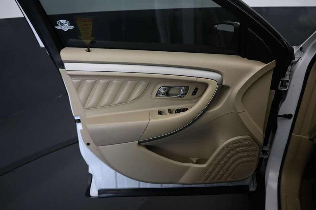 2018 Ford Taurus SEL, photo 9 of 55