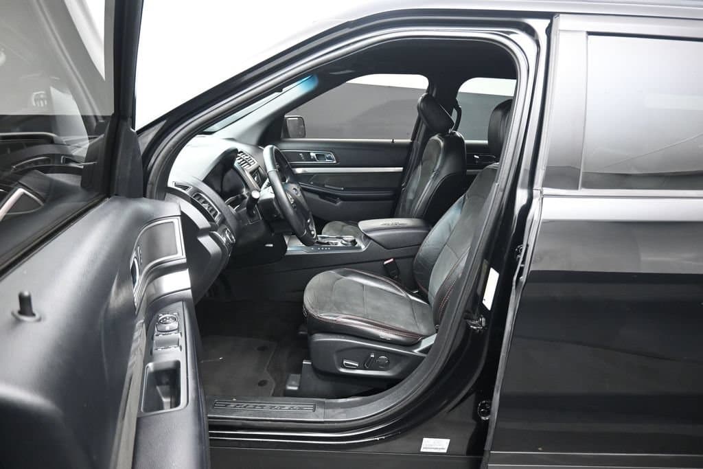 2018 Ford Explorer XLT, photo 11 of 69