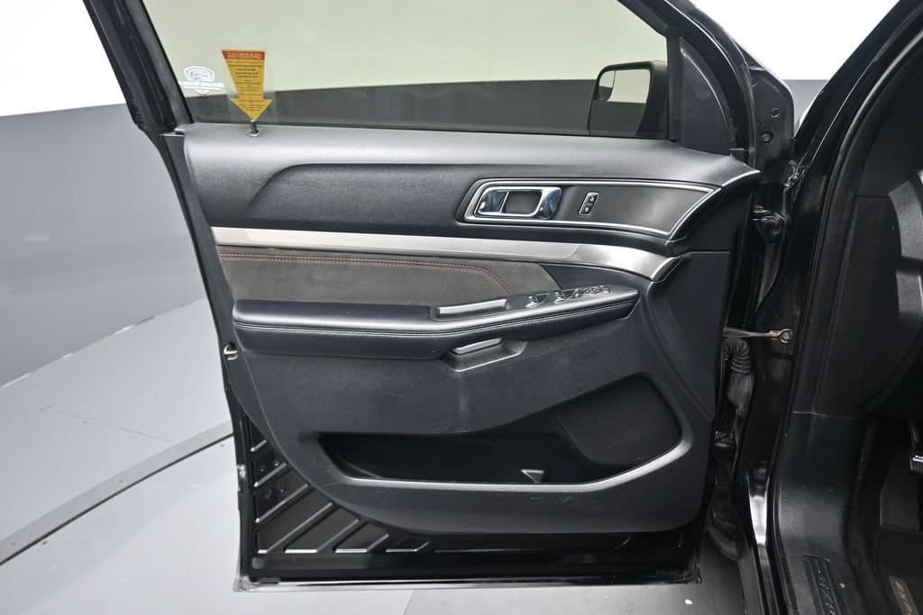 2018 Ford Explorer XLT, photo 9 of 69