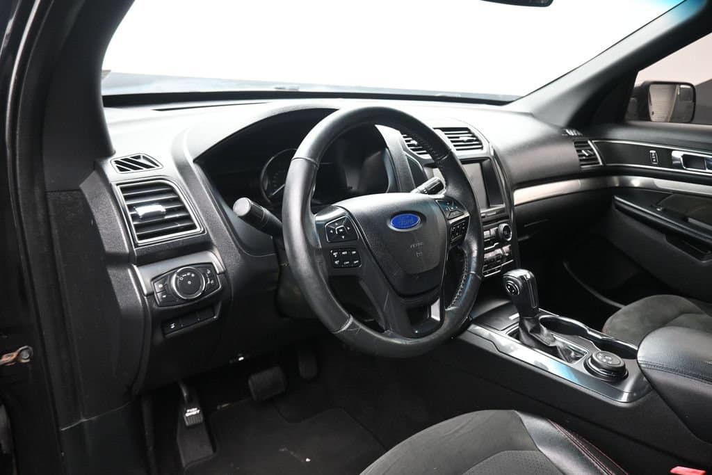 2018 Ford Explorer XLT, photo 13 of 69