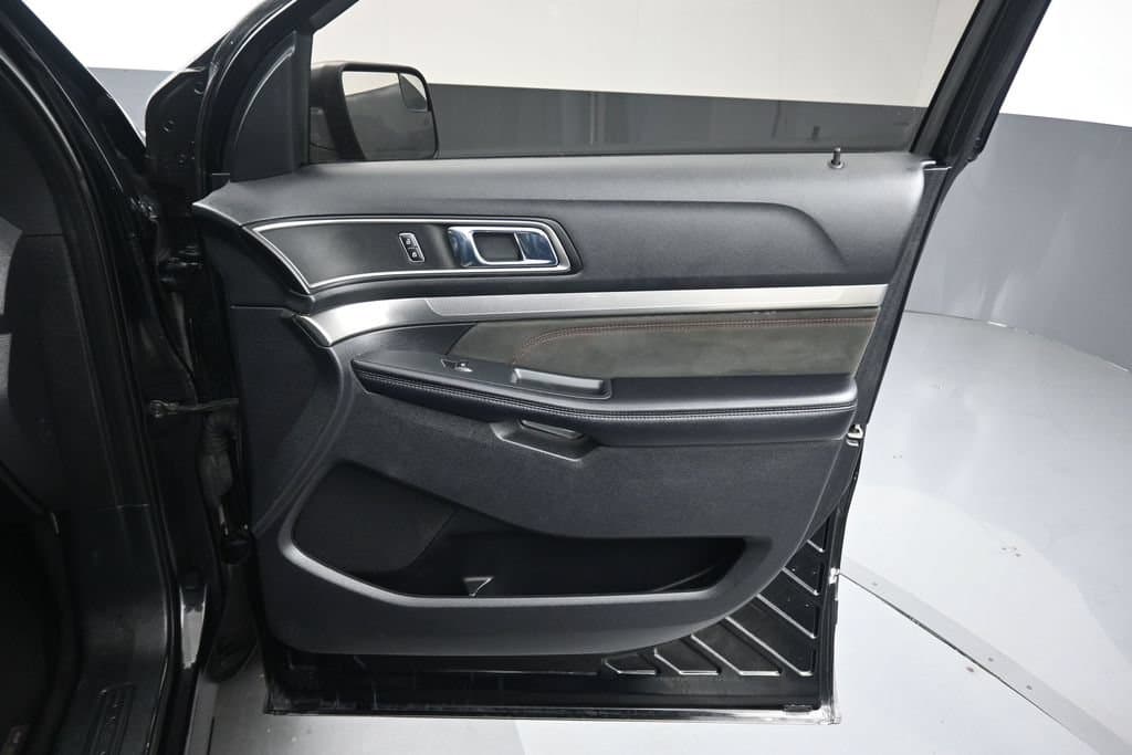 2018 Ford Explorer XLT, photo 48 of 69
