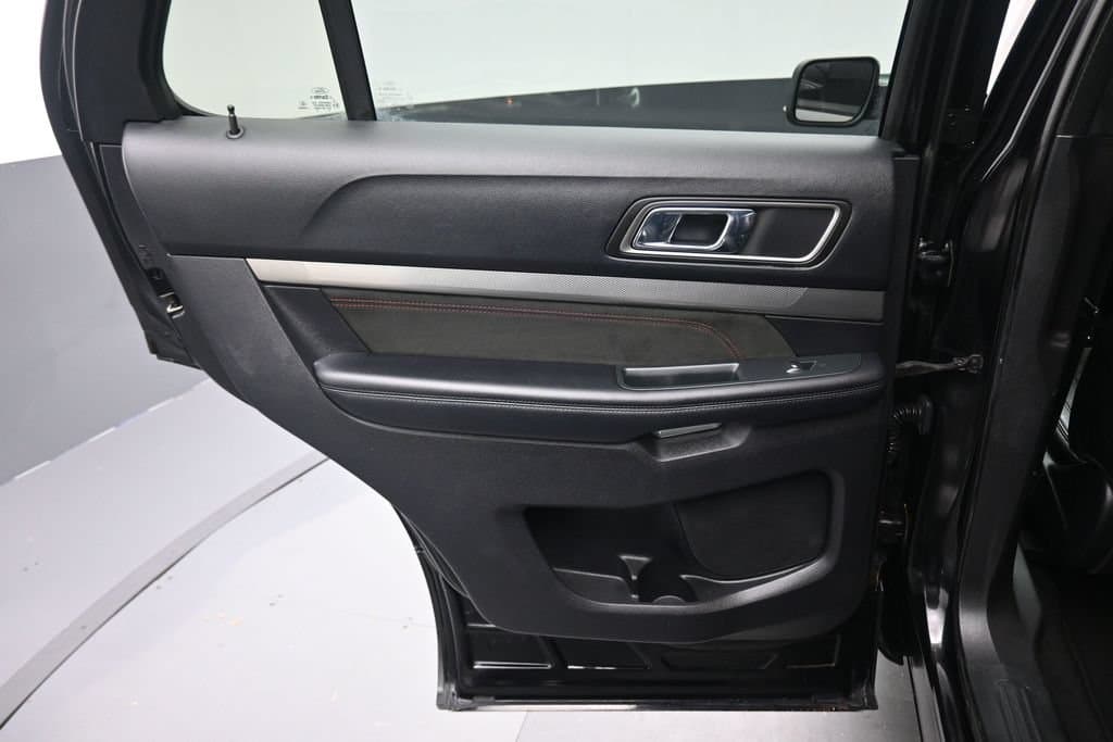 2018 Ford Explorer XLT, photo 31 of 69