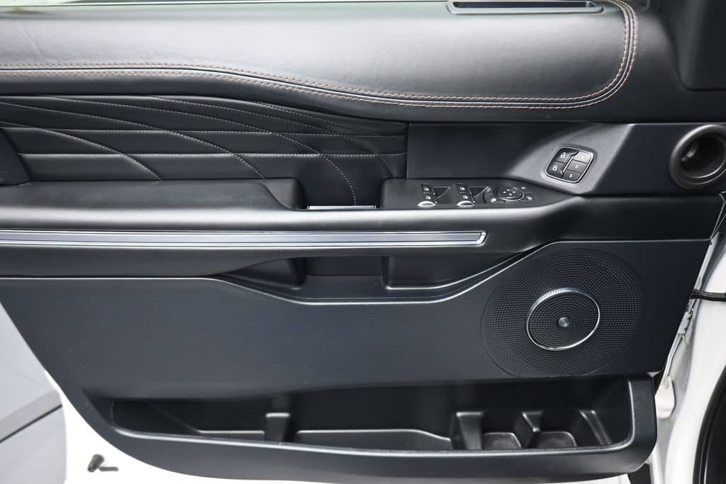 2021 Ford Expedition Max Platinum, photo 10 of 82