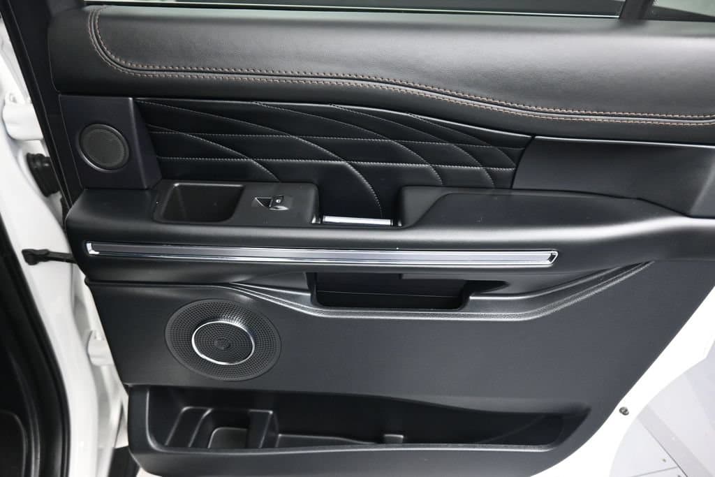 2021 Ford Expedition Max Platinum, photo 48 of 82