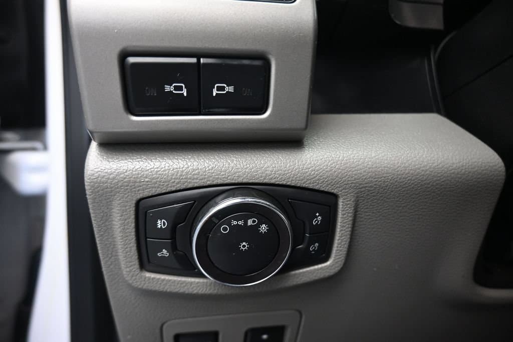 2018 Ford F-150 Lariat, photo 29 of 62