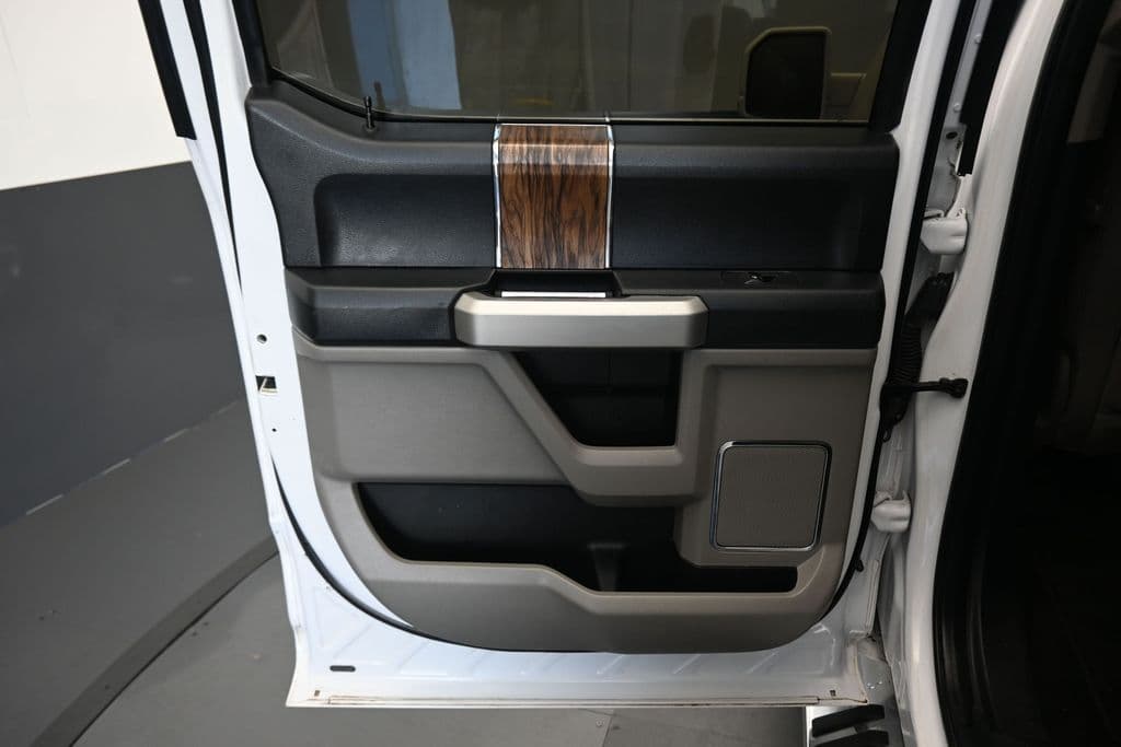 2018 Ford F-150 Lariat, photo 32 of 62