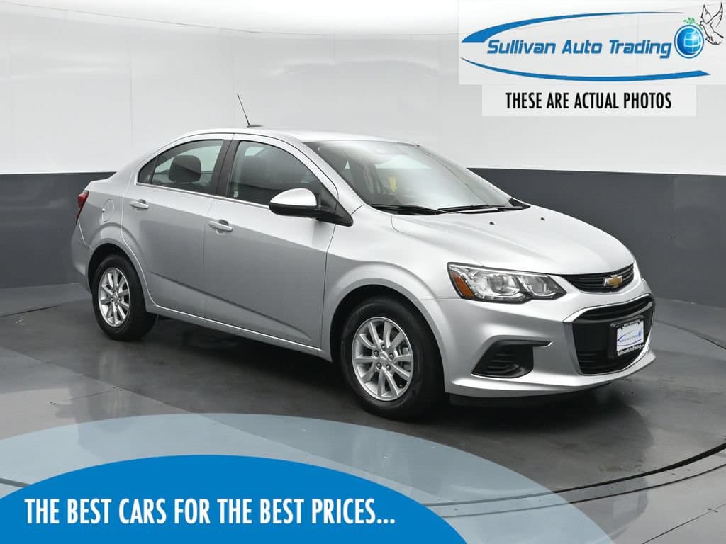 2017 Chevrolet Sonic LT, photo 1 of 40