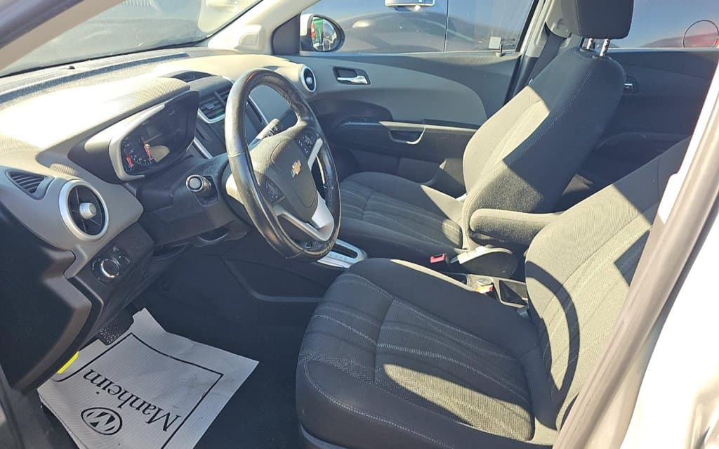 2017 Chevrolet Sonic LT, photo 1 of 4