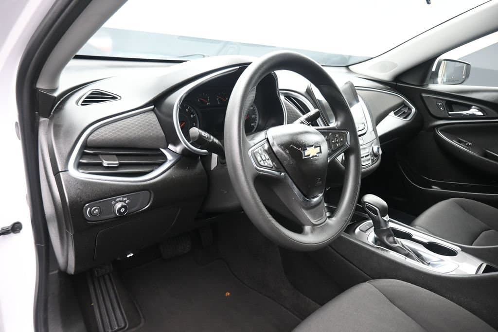 2021 Chevrolet Malibu LT, photo 13 of 54