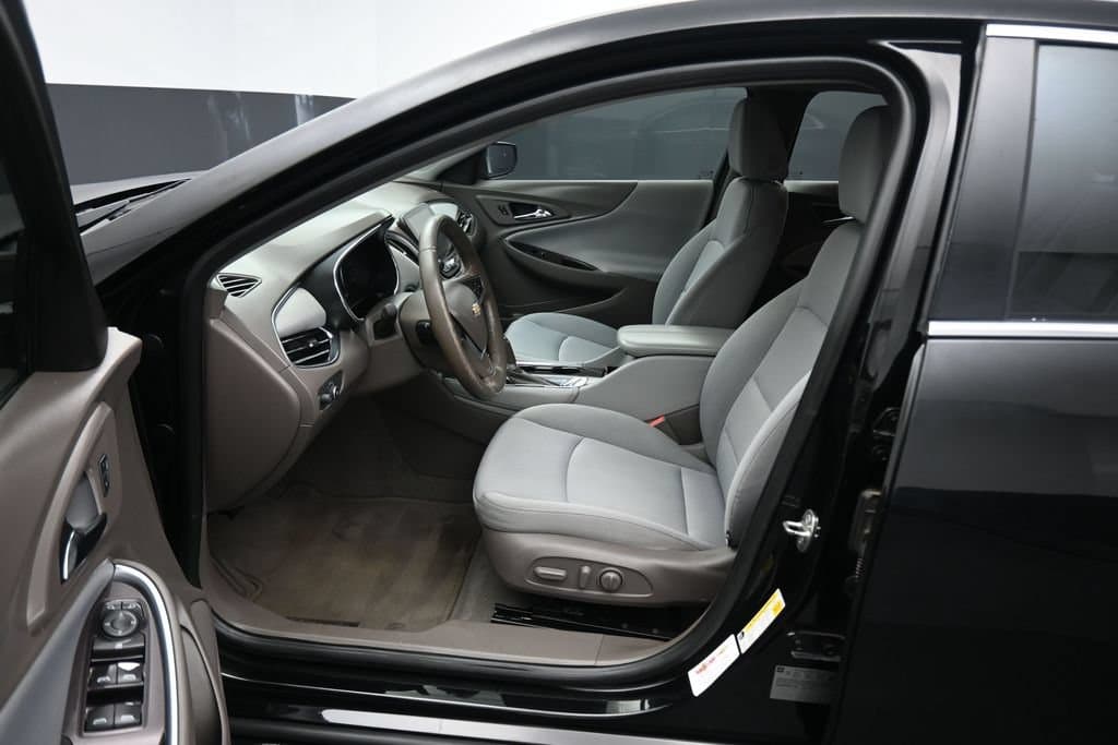 2017 Chevrolet Malibu LT 1LT, photo 11 of 57