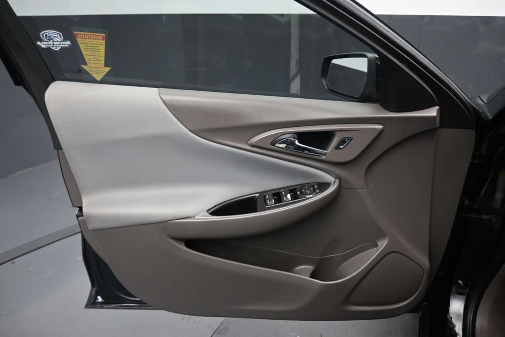 2017 Chevrolet Malibu LT 1LT, photo 9 of 57