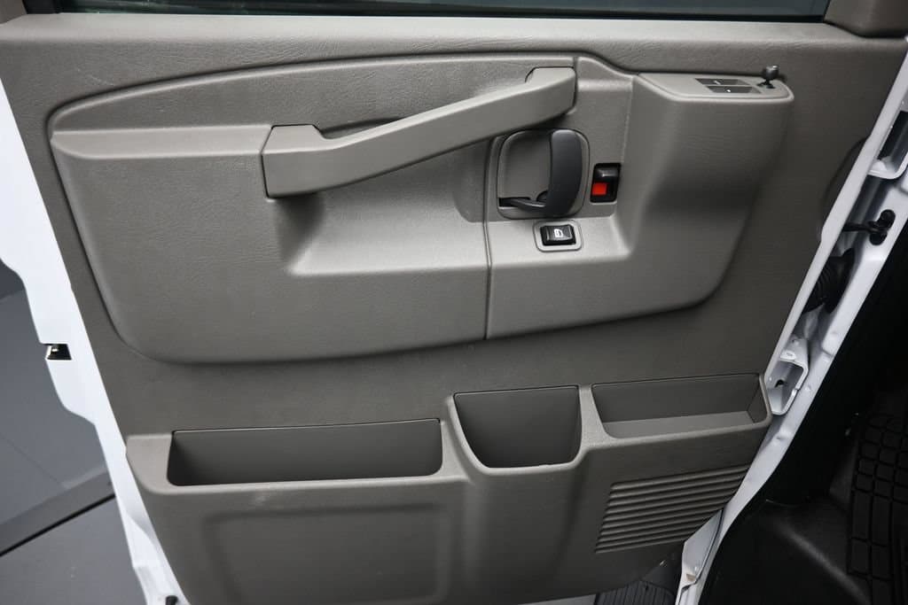 2025 Chevrolet Express 2500 Work Van Cargo, photo 10 of 55