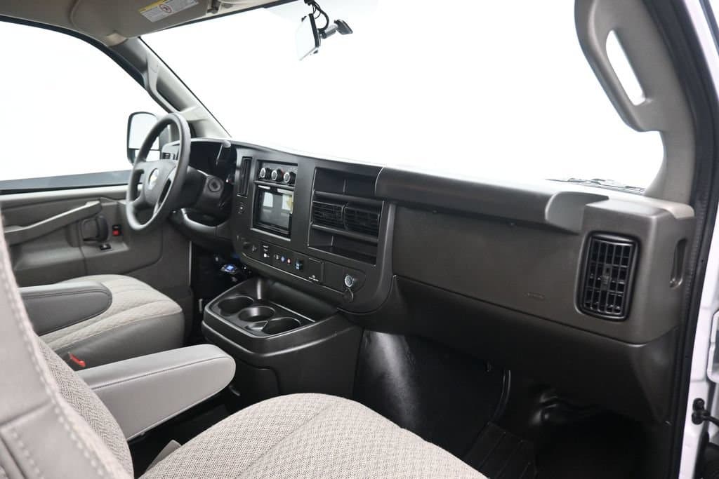 2025 Chevrolet Express 2500 Work Van Cargo, photo 38 of 55