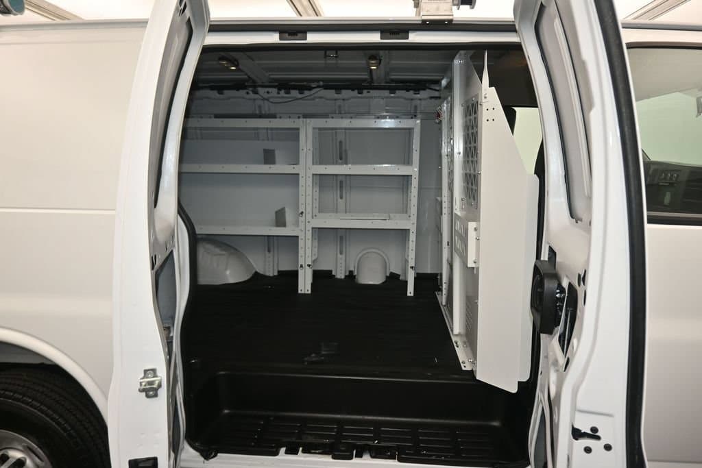 2025 Chevrolet Express 2500 Work Van Cargo, photo 28 of 55