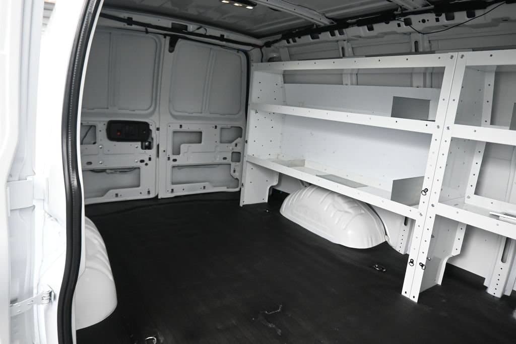 2025 Chevrolet Express 2500 Work Van Cargo, photo 33 of 55