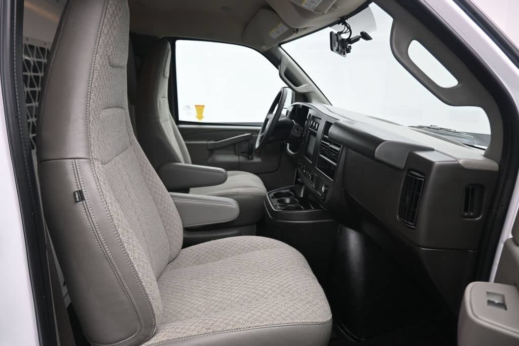 2025 Chevrolet Express 2500 Work Van Cargo, photo 37 of 55