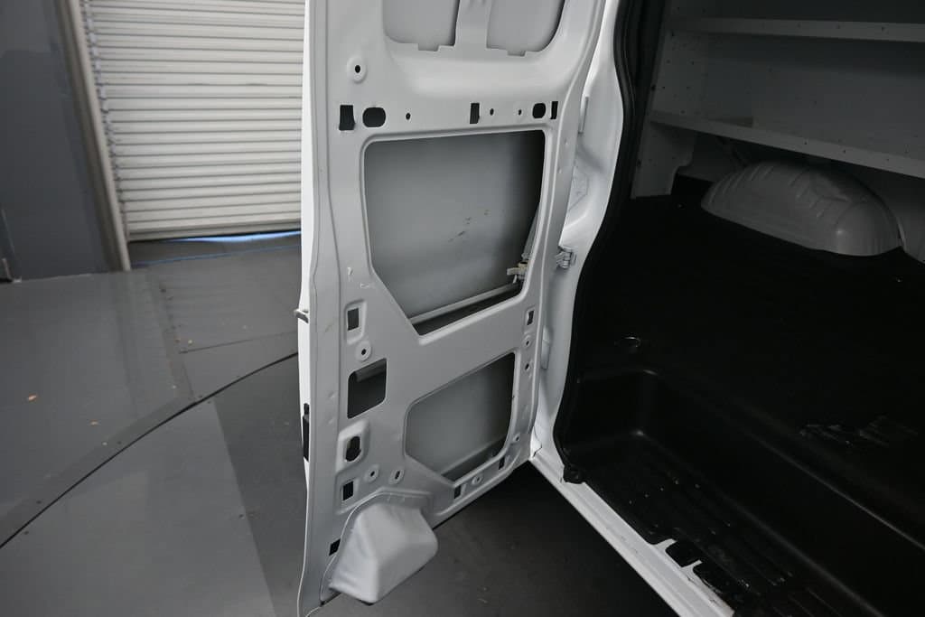 2025 Chevrolet Express 2500 Work Van Cargo, photo 30 of 55