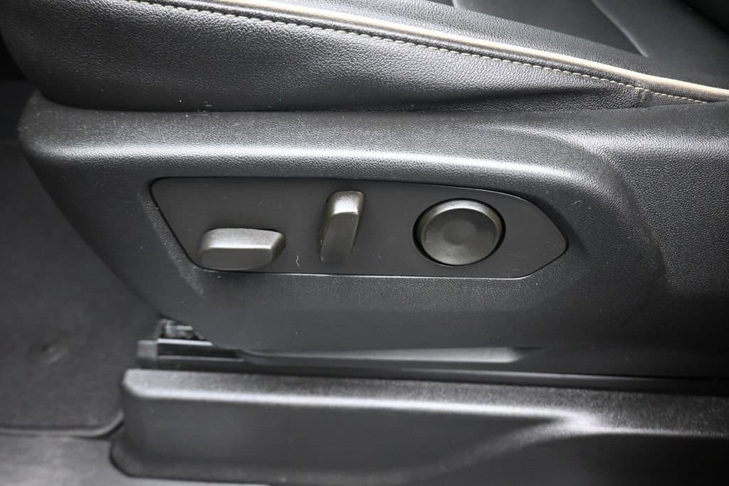 2022 GMC Yukon XL SLT, photo 13 of 79