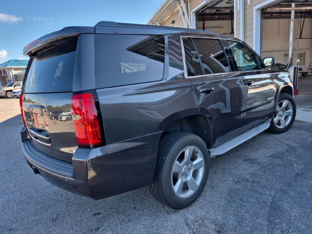 2016 Chevrolet Tahoe LS, photo 2 of 7