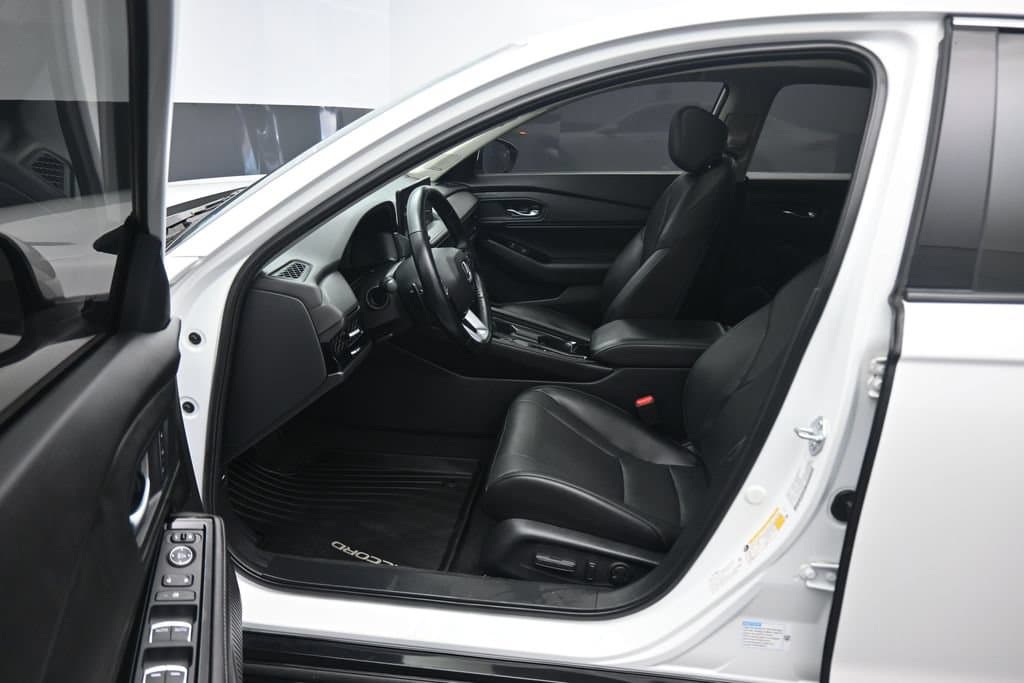 2023 Honda Accord Hybrid Touring, photo 11 of 59
