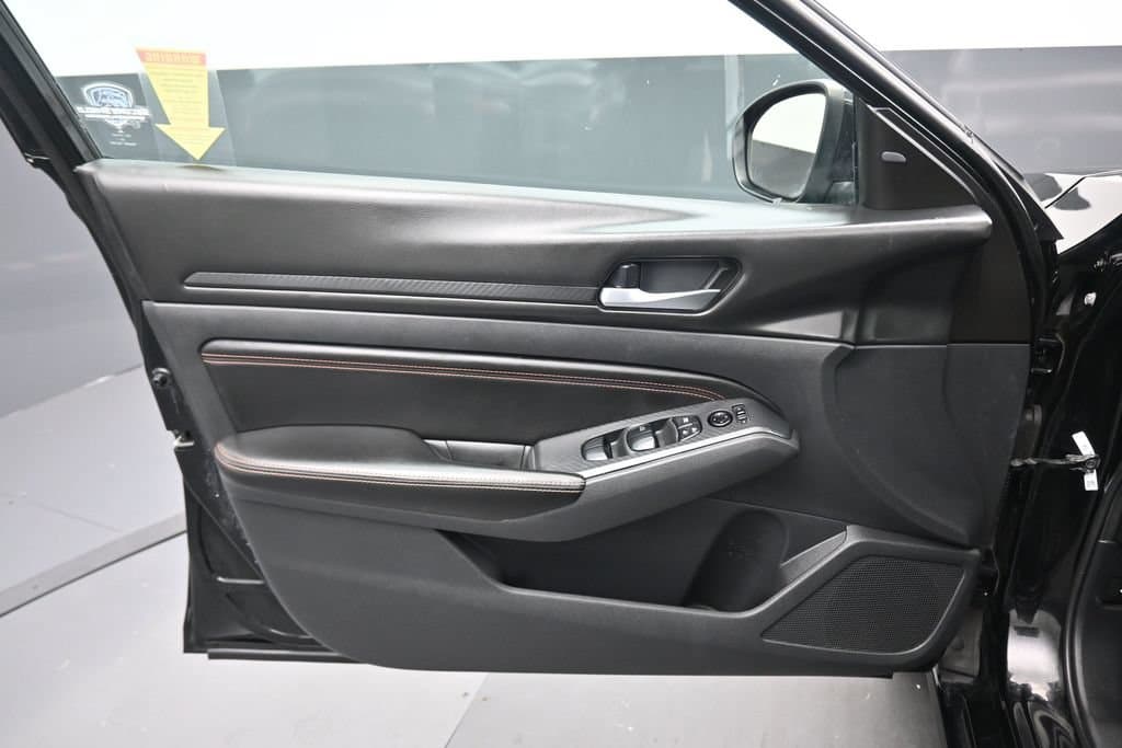 2021 Nissan Altima 2.5 SR, photo 9 of 56