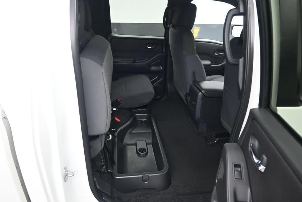 2023 Nissan Frontier SV, photo 38 of 59