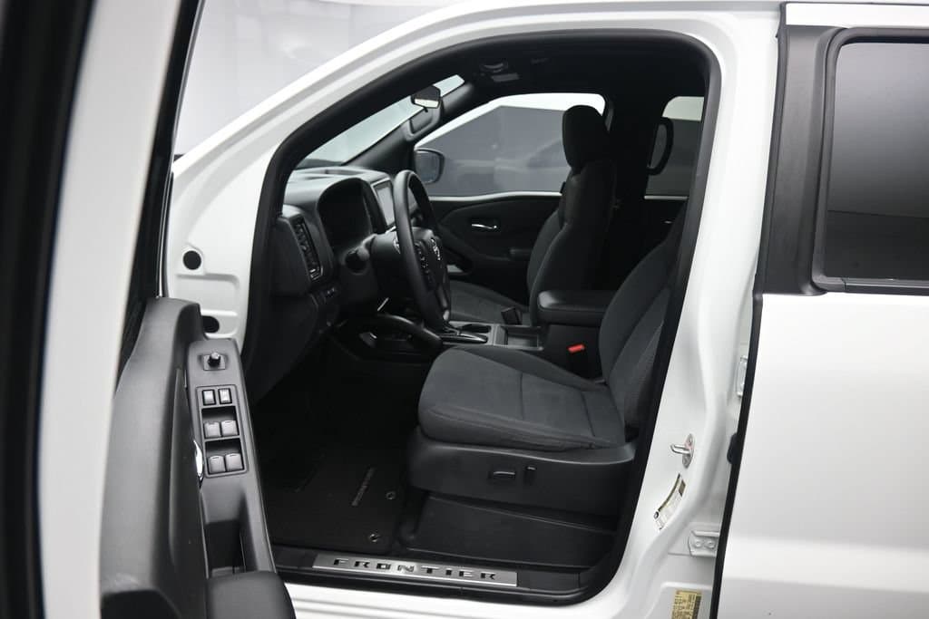 2023 Nissan Frontier SV, photo 11 of 59