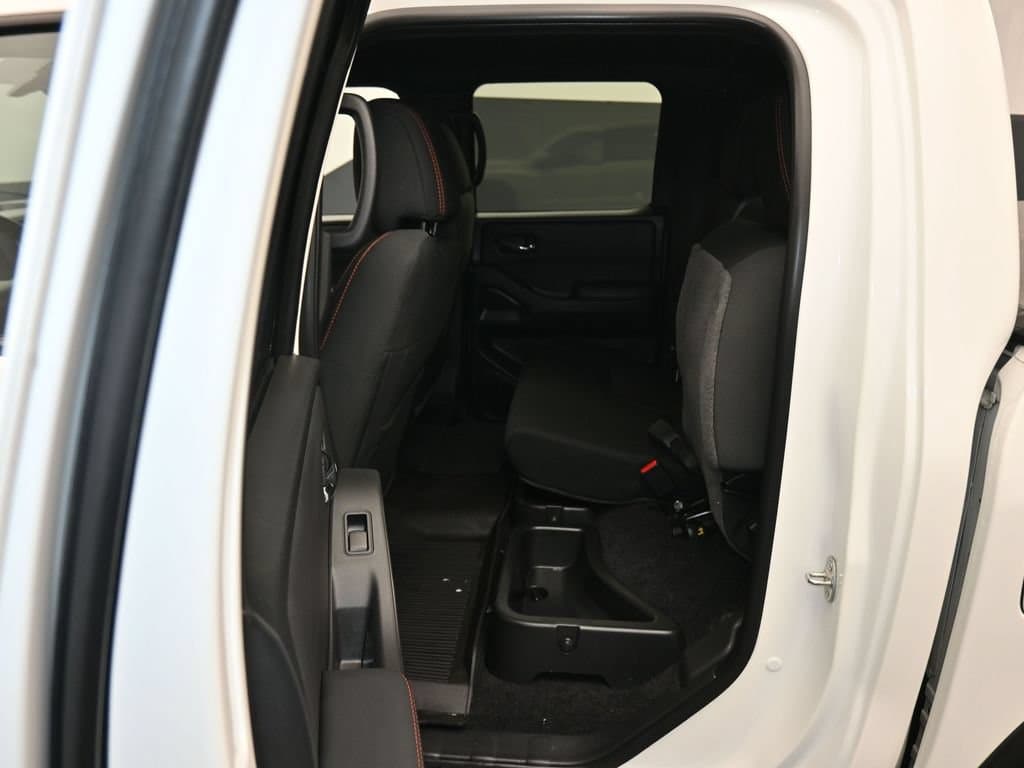 2022 Nissan Frontier PRO-4X, photo 33 of 60