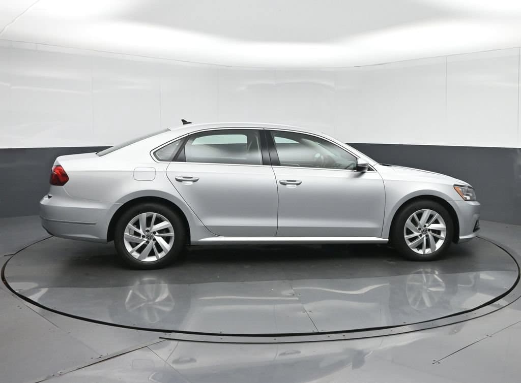 2018 Volkswagen Passat 2.0T SE w/Technology, photo 8 of 59