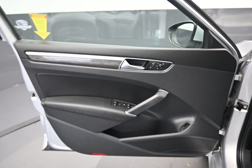 2018 Volkswagen Passat 2.0T SE w/Technology, photo 9 of 59