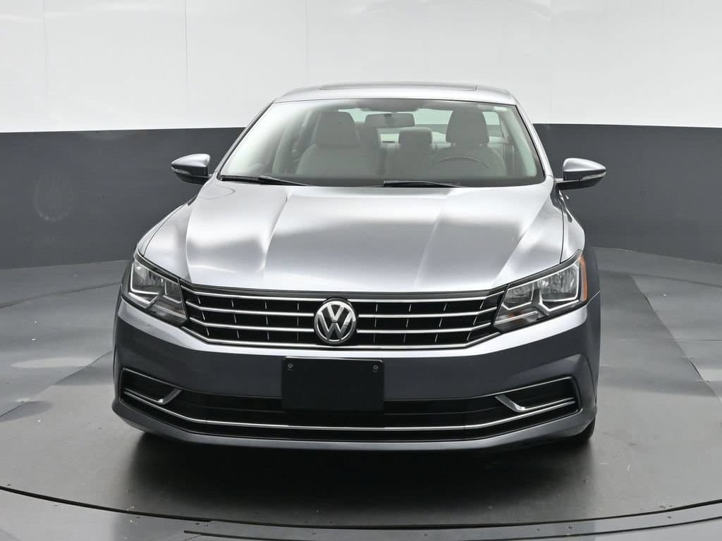 2017 Volkswagen Passat 1.8T SE, photo 2 of 56