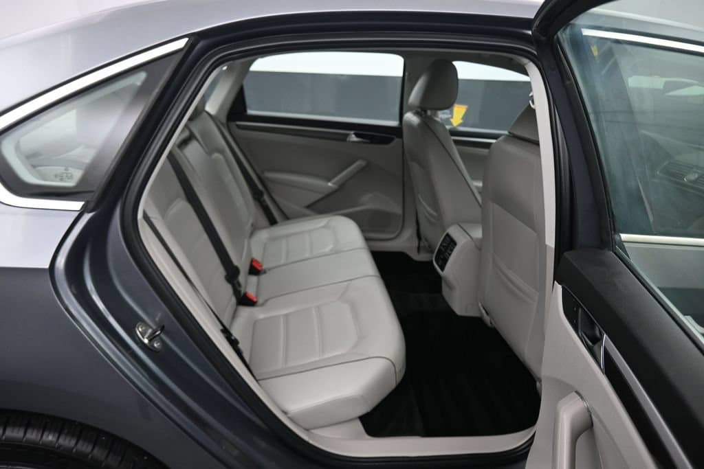 2017 Volkswagen Passat 1.8T SE, photo 37 of 56