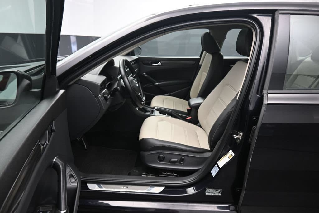 2020 Volkswagen Passat 2.0T R-Line, photo 11 of 62
