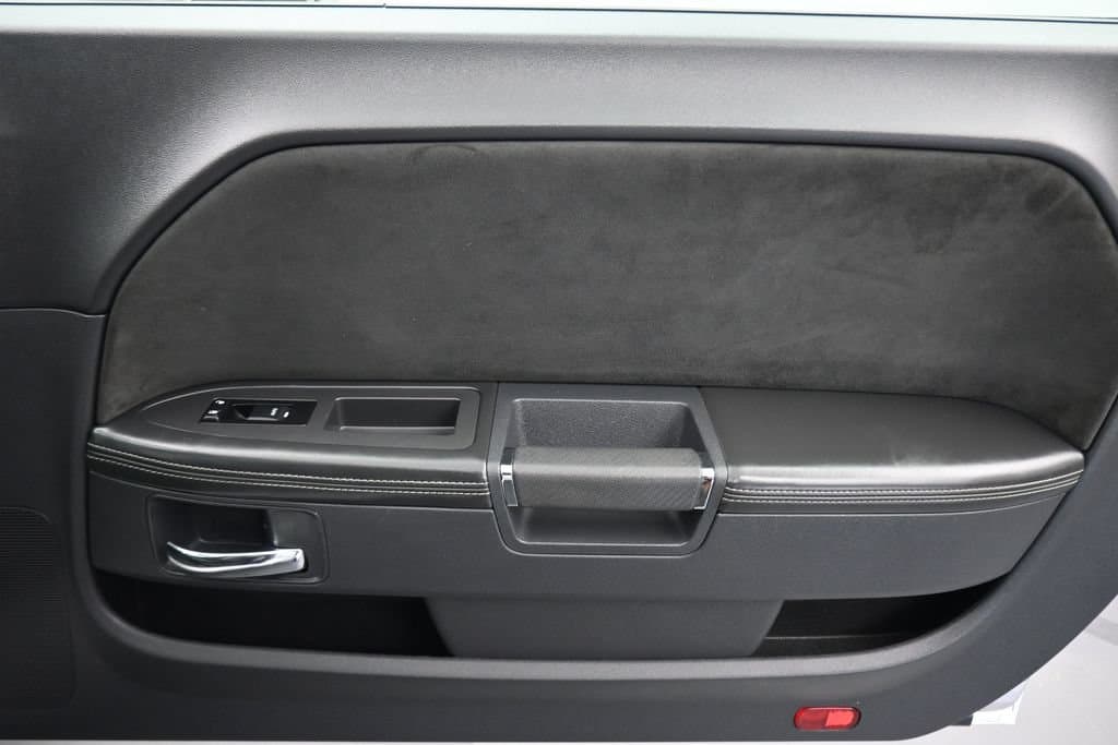2009 Dodge Challenger SRT8, photo 32 of 48