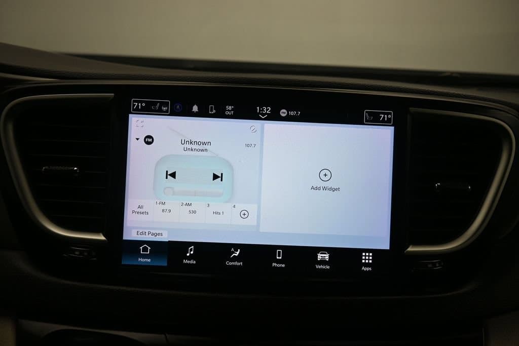 2024 Chrysler Pacifica Touring L, photo 16 of 77