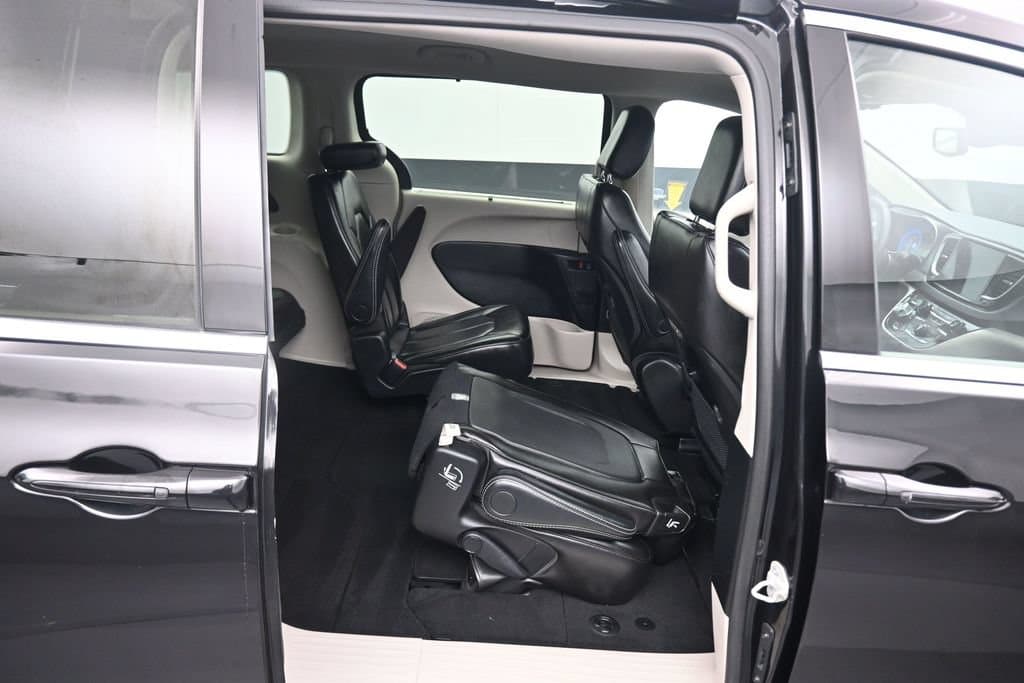 2024 Chrysler Pacifica Touring L, photo 46 of 77