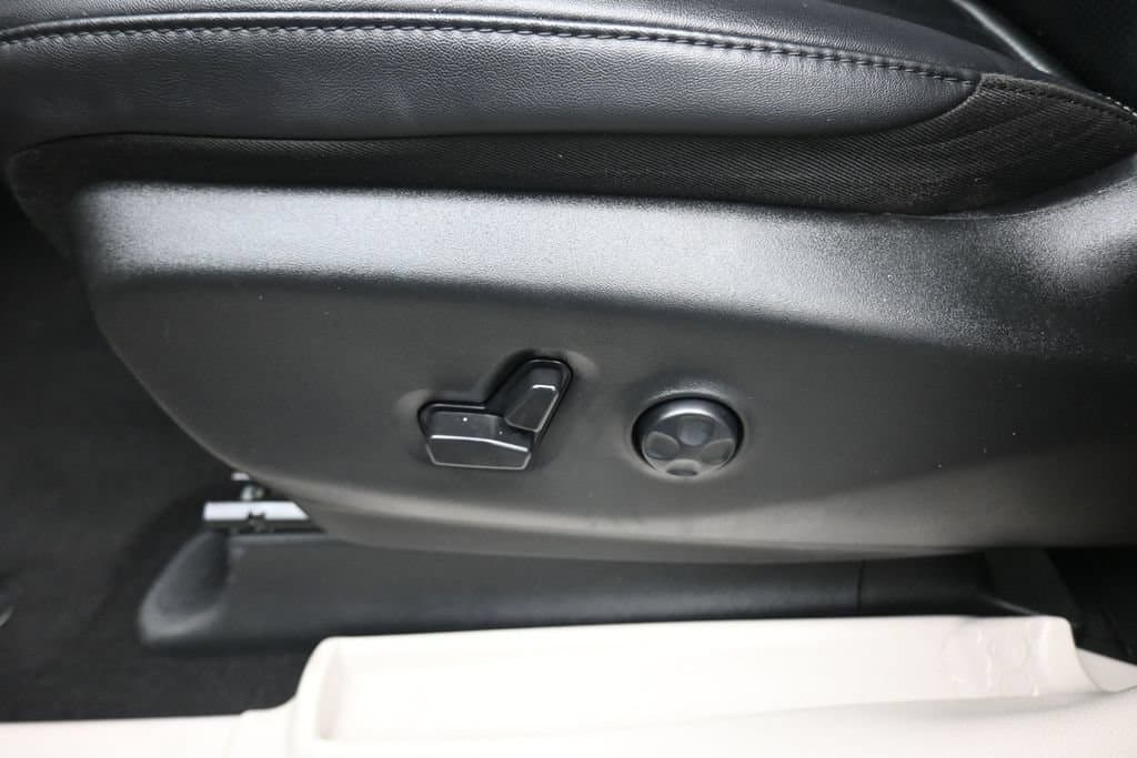 2024 Chrysler Pacifica Touring L, photo 12 of 77