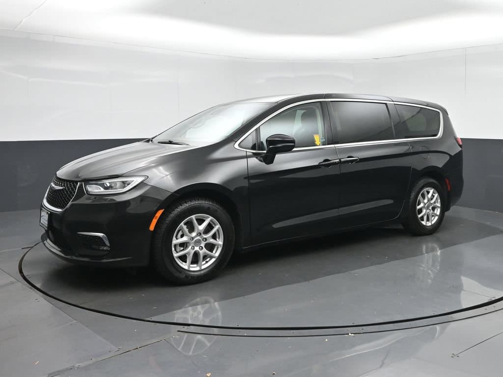 2024 Chrysler Pacifica Touring L, photo 3 of 77
