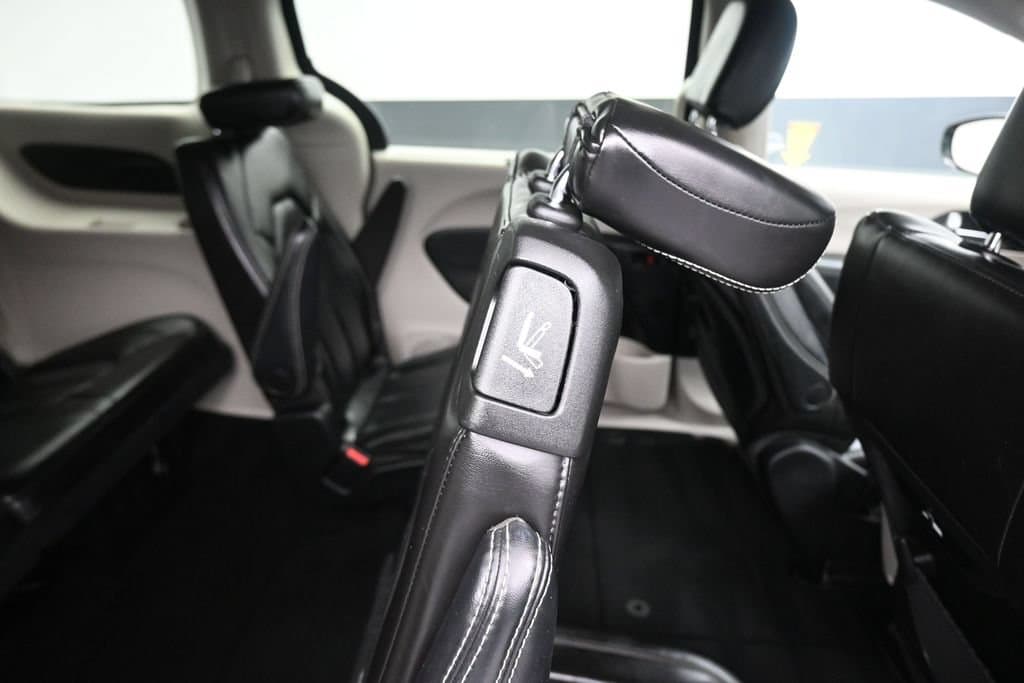 2024 Chrysler Pacifica Touring L, photo 47 of 77