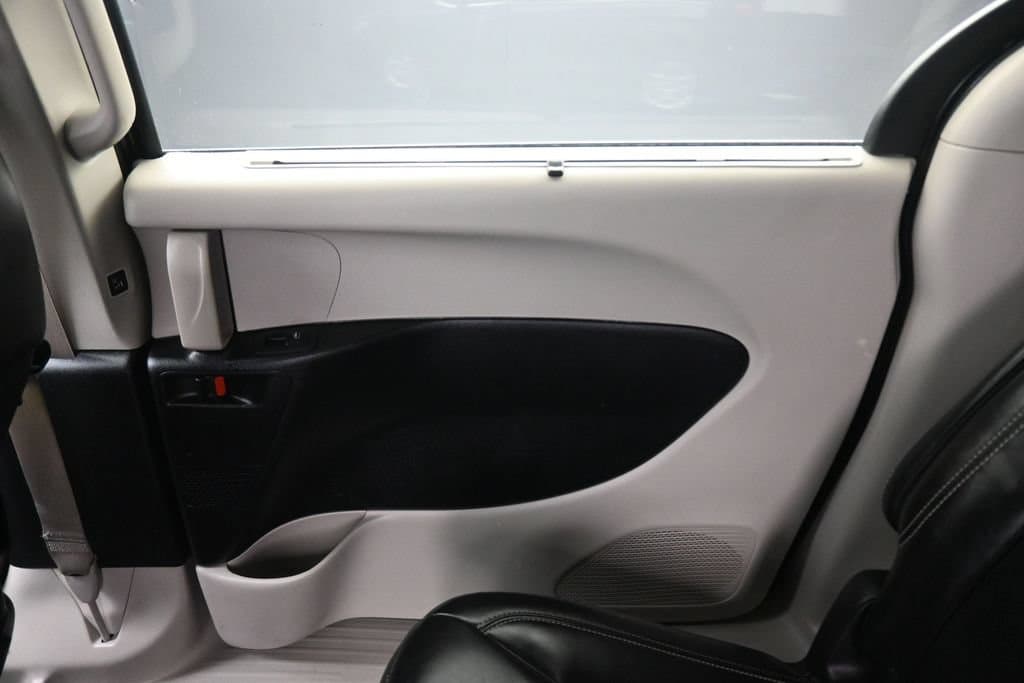 2024 Chrysler Pacifica Touring L, photo 34 of 77